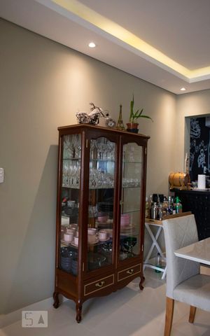 Apartamento para alugar com 113m², 3 quartos e 2 vagas Apartamento para alugar com 113m², 3 quartos e 2 vagasDetalhe da Sala