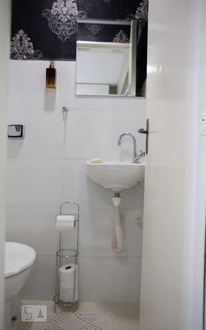 Apartamento para alugar com 113m², 3 quartos e 2 vagas Apartamento para alugar com 113m², 3 quartos e 2 vagasBanheiro da Área de Serviço