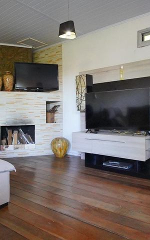 Casa à venda com 380m², 4 quartos e 2 vagasSala