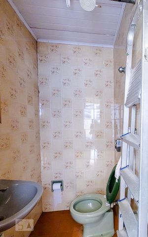 Casa à venda com 130m², 2 quartos e 1 vaga Casa à venda com 130m², 2 quartos e 1 vagaBanheiro de Serviço