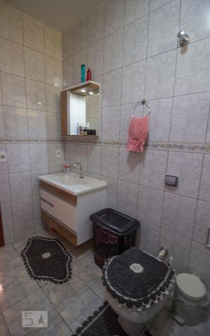 Casa à venda com 260m², 3 quartos e 4 vagasBanheiro