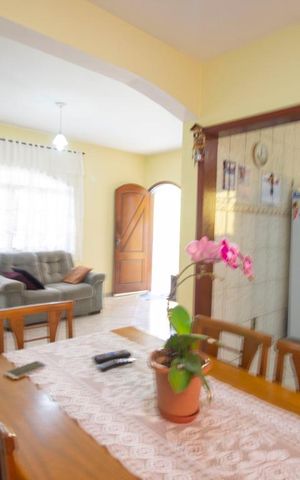 Casa à venda com 260m², 3 quartos e 4 vagasSala