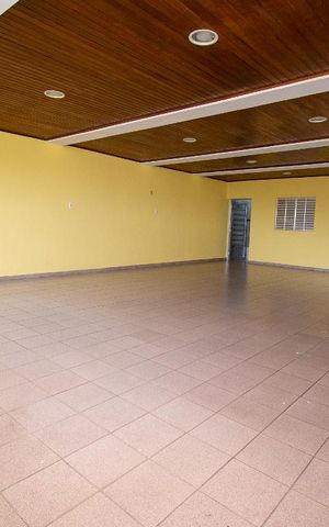Casa para alugar com 280m², 4 quartos e 4 vagas Casa para alugar com 280m², 4 quartos e 4 vagasGaragem