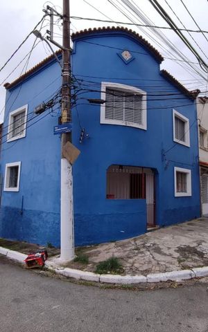 Casa à venda com 100m², 4 quartos e sem vaga Casa à venda com 100m², 4 quartos e sem vagaFachada