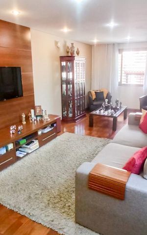 Casa à venda com 183m², 4 quartos e 4 vagas Casa à venda com 183m², 4 quartos e 4 vagasSala