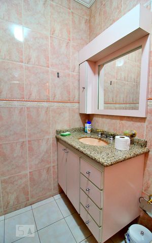 Casa à venda com 284m², 3 quartos e 3 vagasBanheiro