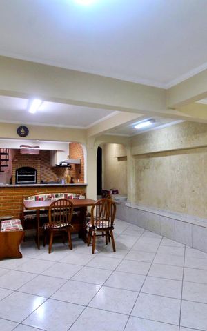 Casa à venda com 284m², 3 quartos e 3 vagasChurrasqueira