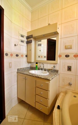 Casa à venda com 284m², 3 quartos e 3 vagasBanheiro da Suíte