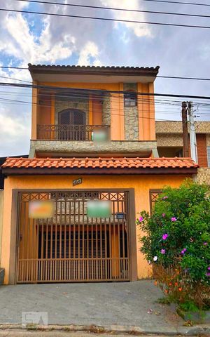 Casa à venda com 284m², 3 quartos e 3 vagas Casa à venda com 284m², 3 quartos e 3 vagasFachada