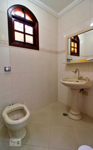 Casa à venda com 284m², 3 quartos e 3 vagasLavabo