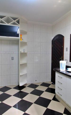 Casa à venda com 284m², 3 quartos e 3 vagasCozinha