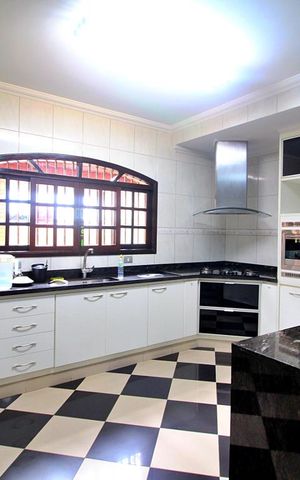 Casa à venda com 284m², 3 quartos e 3 vagasCozinha