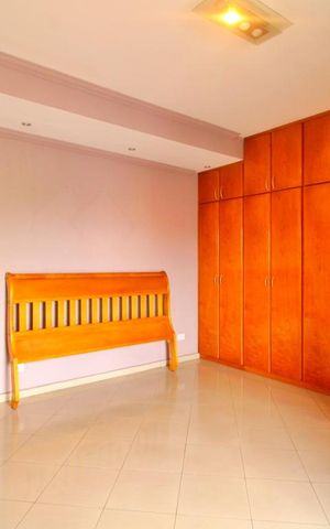 Casa à venda com 284m², 3 quartos e 3 vagasQuarto Suíte