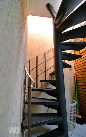 Casa à venda com 284m², 3 quartos e 3 vagasEscada