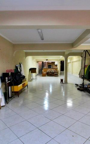 Casa à venda com 284m², 3 quartos e 3 vagasGaragem
