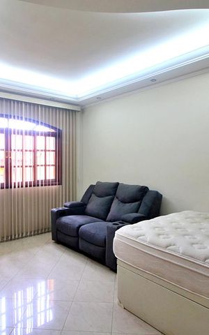 Casa à venda com 284m², 3 quartos e 3 vagasSala
