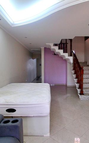 Casa à venda com 284m², 3 quartos e 3 vagasSala