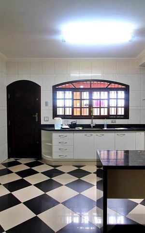 Casa à venda com 284m², 3 quartos e 3 vagasCozinha