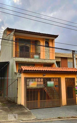 Casa à venda com 284m², 3 quartos e 3 vagas Casa à venda com 284m², 3 quartos e 3 vagasFachada
