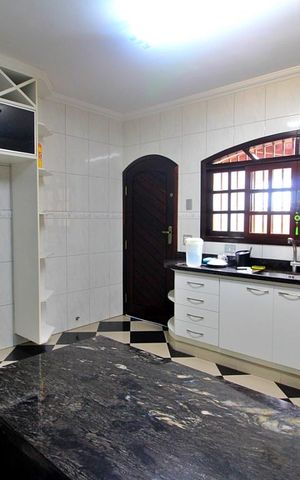 Casa à venda com 284m², 3 quartos e 3 vagasCozinha