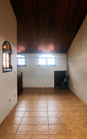 Casa à venda com 284m², 3 quartos e 3 vagasSótão