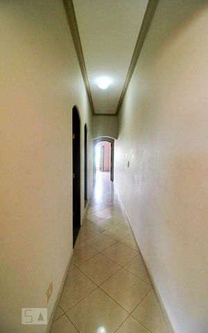 Casa à venda com 284m², 3 quartos e 3 vagasCorredor