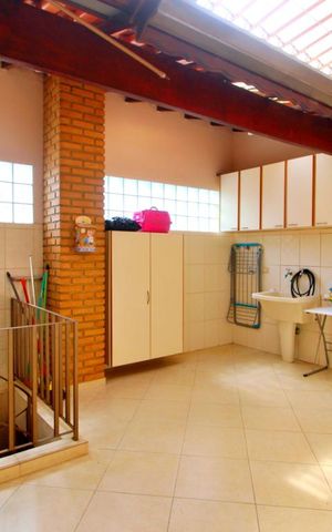 Casa à venda com 284m², 3 quartos e 3 vagasÁrea de Serviço