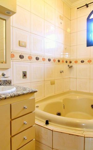 Casa à venda com 284m², 3 quartos e 3 vagasBanheiro da Suíte