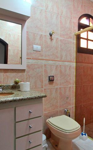 Casa à venda com 284m², 3 quartos e 3 vagasBanheiro
