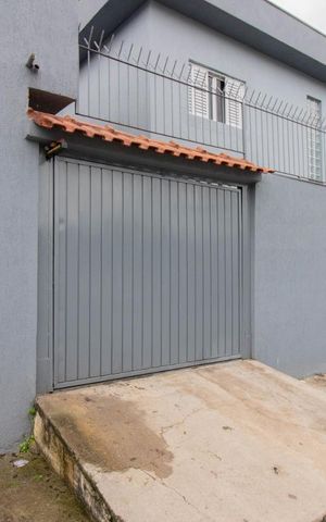Casa à venda com 198m², 5 quartos e 4 vagas Casa à venda com 198m², 5 quartos e 4 vagasFachada / Garagem 2