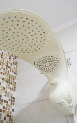 Casa à venda com 154m², 2 quartos e 2 vagas Casa à venda com 154m², 2 quartos e 2 vagasBanheiro