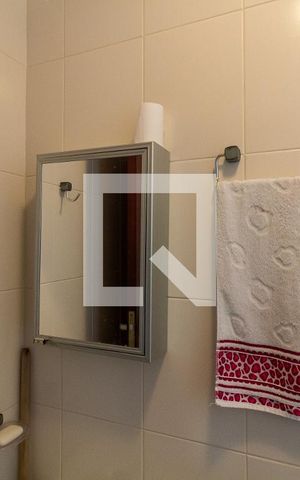Apartamento para alugar com 246m², 4 quartos e 2 vagas Apartamento para alugar com 246m², 4 quartos e 2 vagasDetalhe do banheiro de serviço