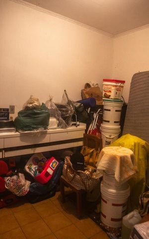 Casa à venda com 352m², 4 quartos e 7 vagas Casa à venda com 352m², 4 quartos e 7 vagasQuarto - edícula