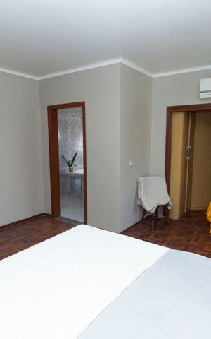 Casa à venda com 300m², 4 quartos e 2 vagas Casa à venda com 300m², 4 quartos e 2 vagasSuíte
