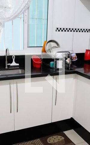 Casa à venda com 170m², 6 quartos e 1 vaga Casa à venda com 170m², 6 quartos e 1 vagaCozinha