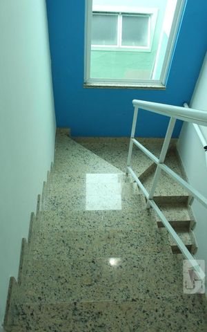 Casa à venda com 300m², 6 quartos e 2 vagasEscada - casa 2