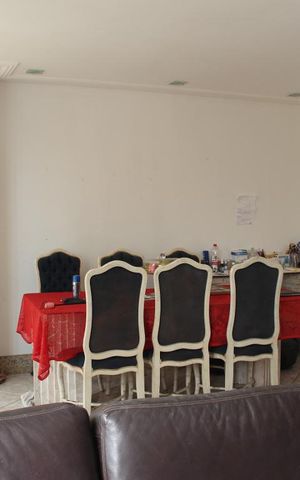 Casa à venda com 300m², 6 quartos e 2 vagasSala