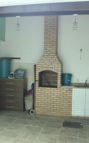 Casa à venda com 300m², 6 quartos e 2 vagasChurrasqueira