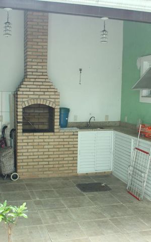 Casa à venda com 300m², 6 quartos e 2 vagasChurrasqueira