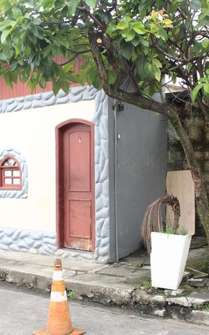 Casa à venda com 300m², 6 quartos e 2 vagasFachada e portaria