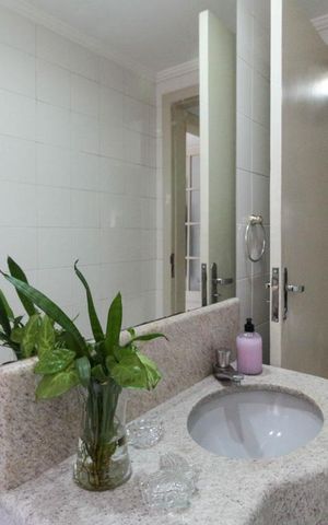 Casa à venda com 220m², 4 quartos e 4 vagas Casa à venda com 220m², 4 quartos e 4 vagasLavabo