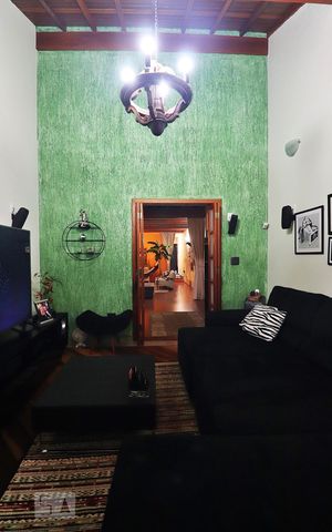 Casa à venda com 360m², 3 quartos e 2 vagasSala de TV