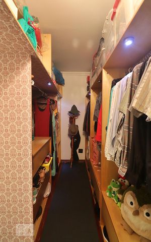 Casa à venda com 360m², 3 quartos e 2 vagasCloset da suíte