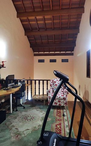 Casa à venda com 360m², 3 quartos e 2 vagasEscritório
