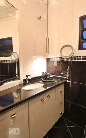 Casa à venda com 360m², 3 quartos e 2 vagasBanheiro da Suíte 1