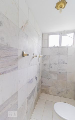Apartamento para alugar com 45m², 2 quartos e 1 vaga Apartamento para alugar com 45m², 2 quartos e 1 vagaBanheiro