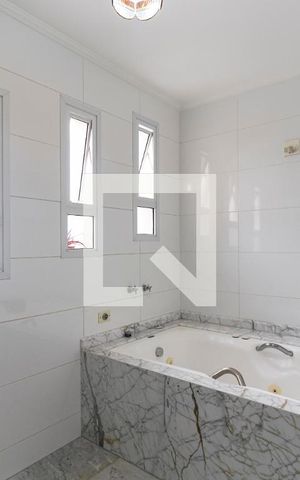 Casa à venda com 348m², 4 quartos e 3 vagasBanheiro da Suíte