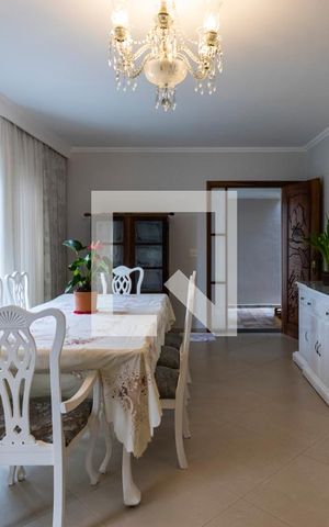 Casa à venda com 348m², 4 quartos e 3 vagasSala
