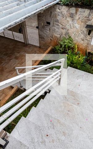 Casa à venda com 348m², 4 quartos e 3 vagasEntrada