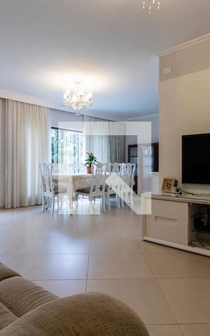 Casa à venda com 348m², 4 quartos e 3 vagasSala